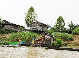 Foto: Cilts sievietes un saldūdens delfīnu meklējumi Borneo